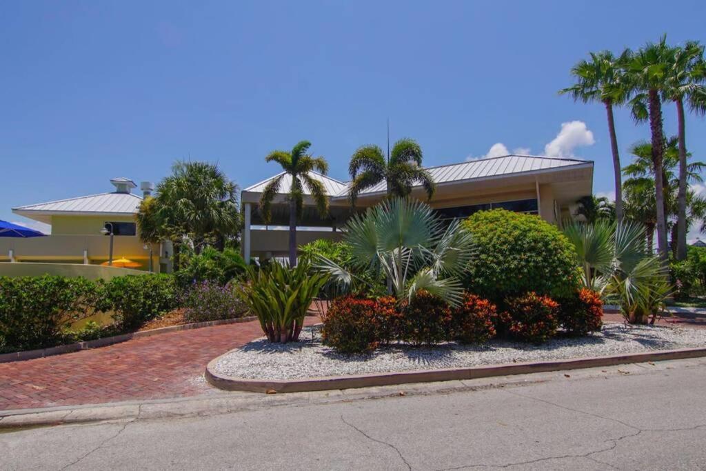 Riverview, Studio 507, Beach Steps Away!+Pool+Wifi 러스킨 외부 사진