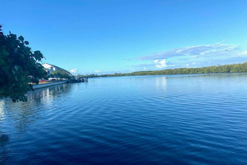 Riverview, Studio 507, Beach Steps Away!+Pool+Wifi 러스킨 외부 사진